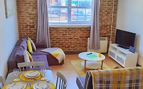 Flat 3 Lovely Spacious Apartment Available For Guests Parking Wifi