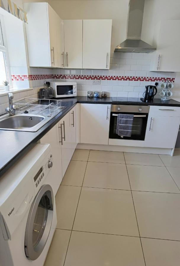 Flat 3 Lovely Spacious Apartment Available For Guests Parking Wifi Southampton Exterior photo